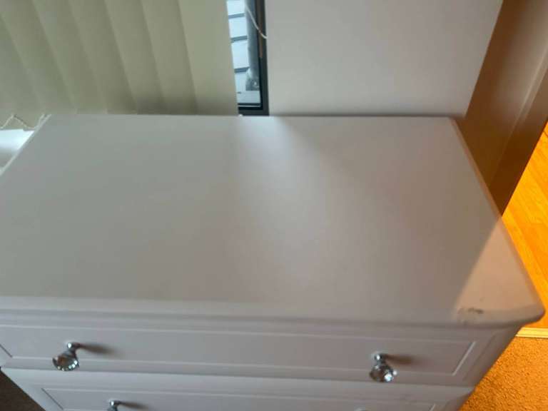 White Drawer Chest – Excellent Condition