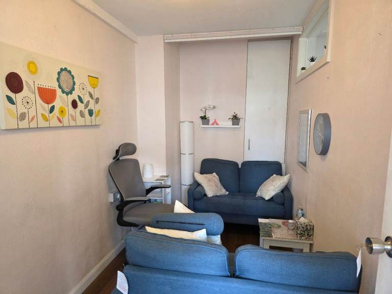 Treatment room for rent