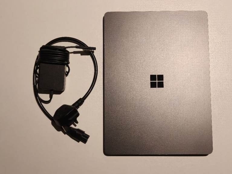 Surface Latop 7 (Business 2025) 32GB 512GB Ultra 5 238V 120Hz, 13.8" + charger