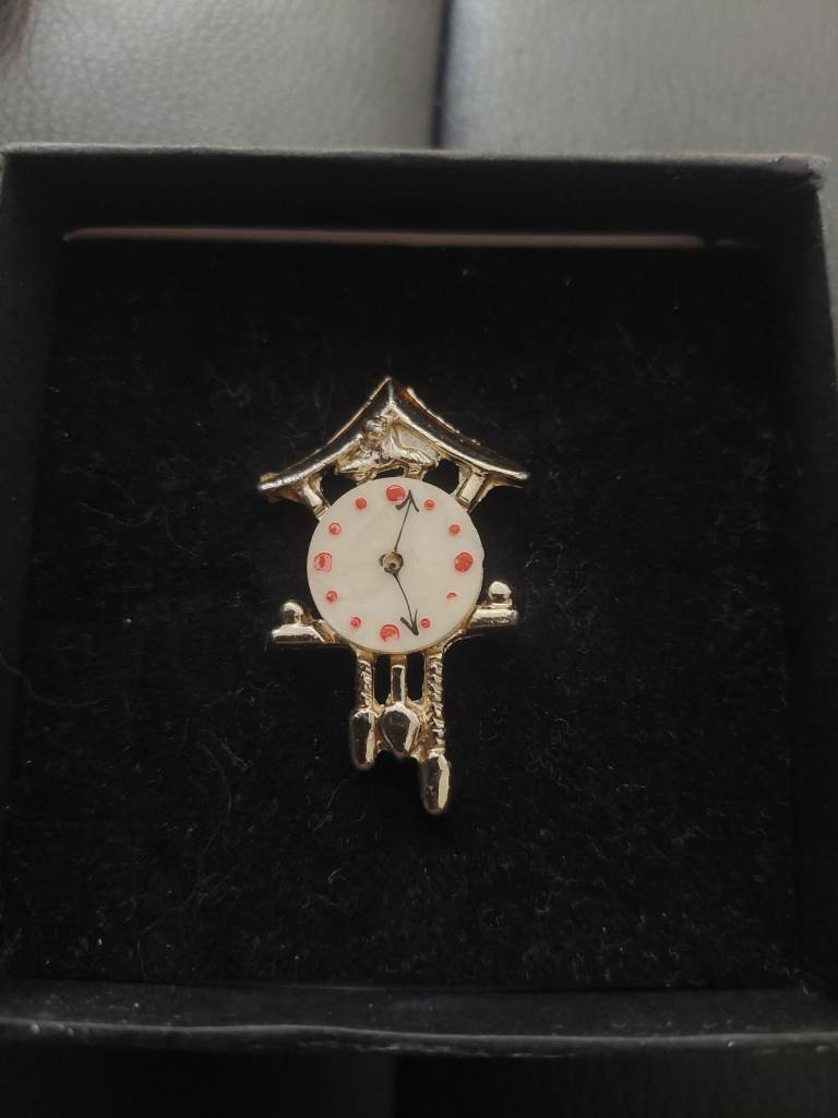2 beautiful brooch and ceramic rose stick pin