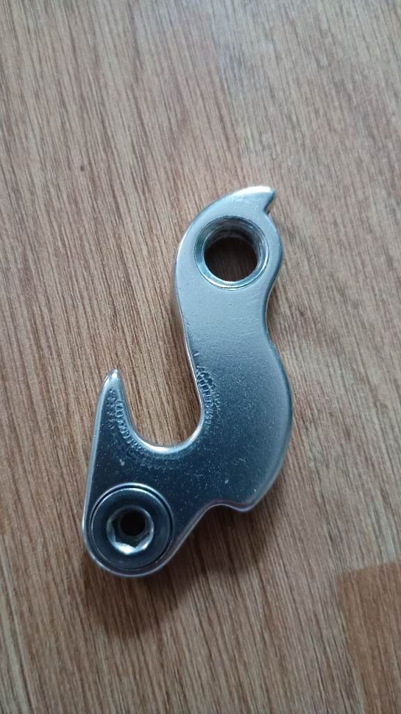 ( Carrera zelos ) Bike Derailleur Hanger – Silver, As Good As New