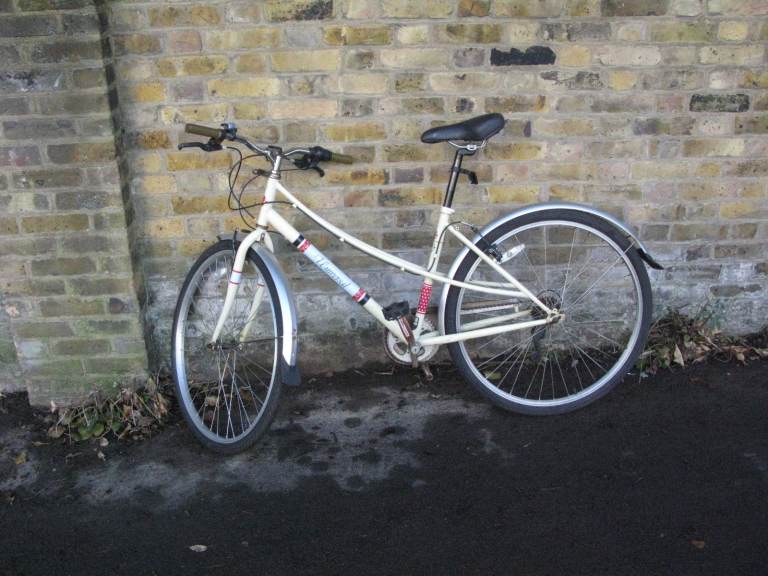 Bike . Brand - Universal . 6 gears . 28 inches wheels