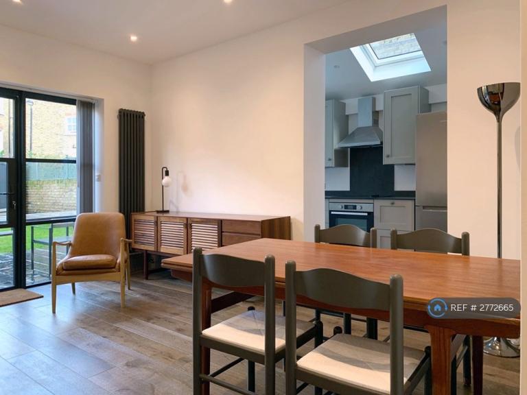 3 bedroom flat in Cato Road, London, SW4 (3 bed) (#2772665)