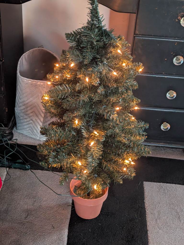3ft Christmas tree pre lit 