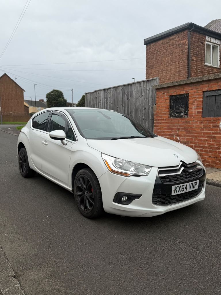 Citroen, DS4, Hatchback, 2014, Manual, 1560 (cc), 5 doors