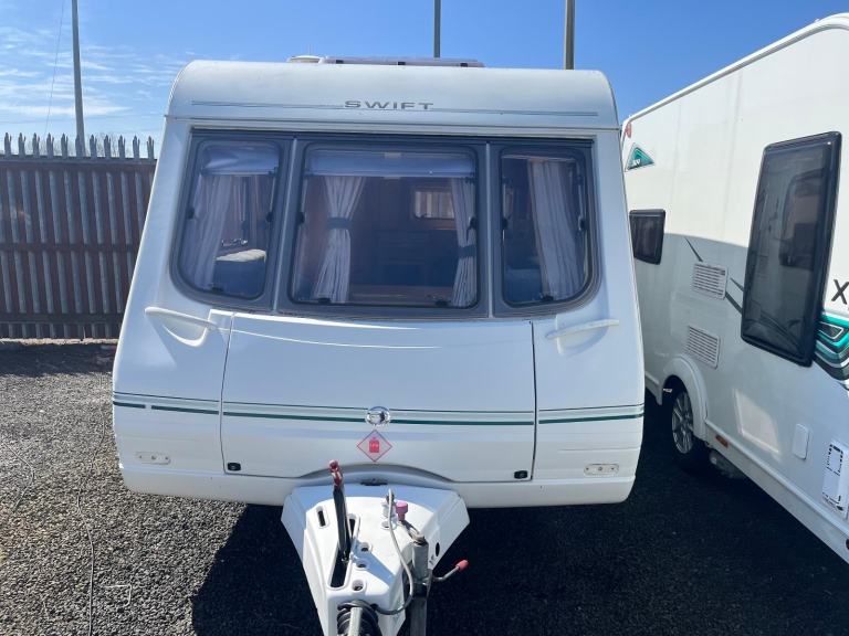 Swift Challenger 400 se 2 berth light weight easy to toe