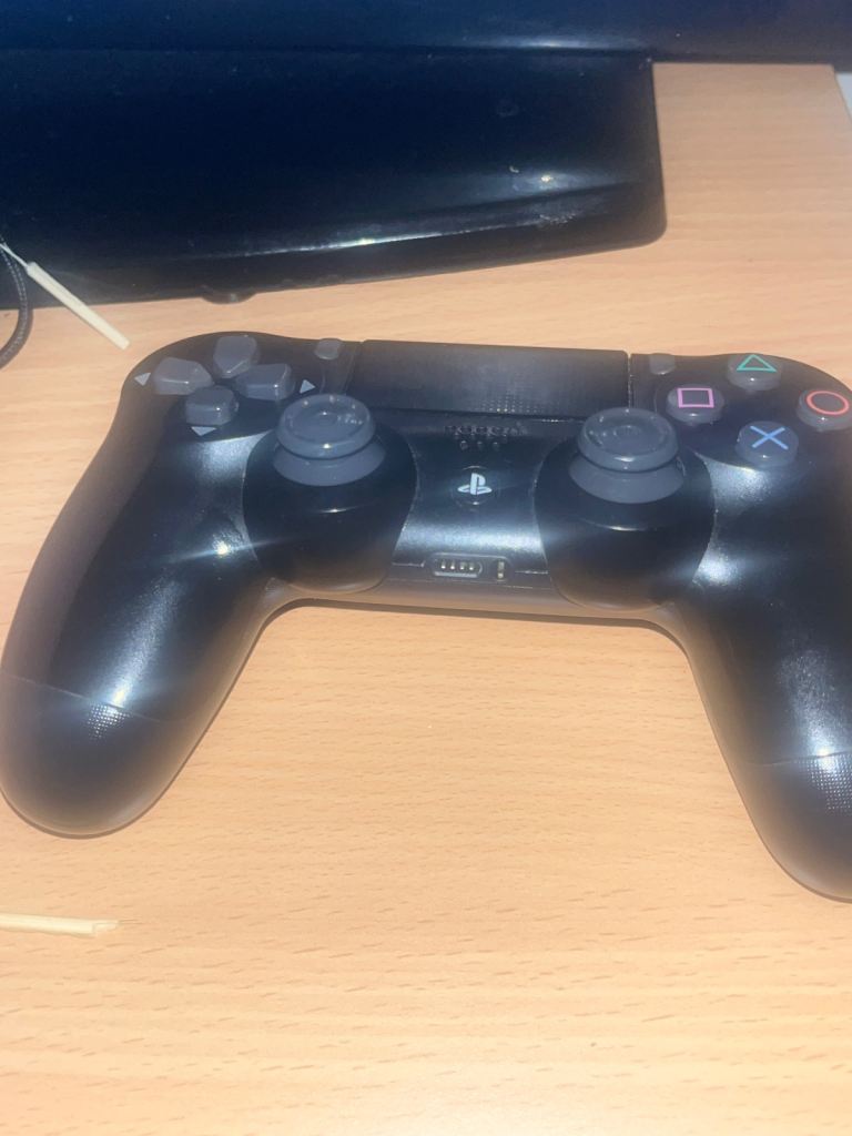 Sony DualShock 4 PS4 Controller – Black, Good Condition