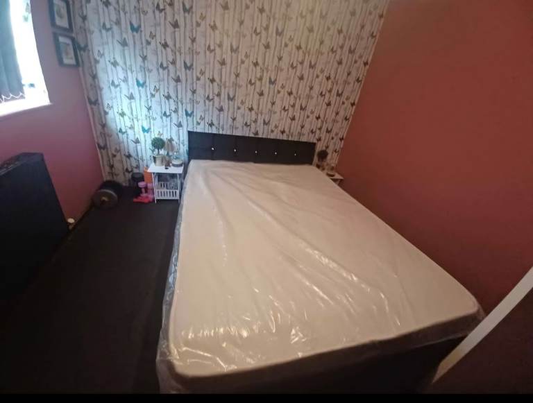 Kingsize black velvet divan bed base and matress new