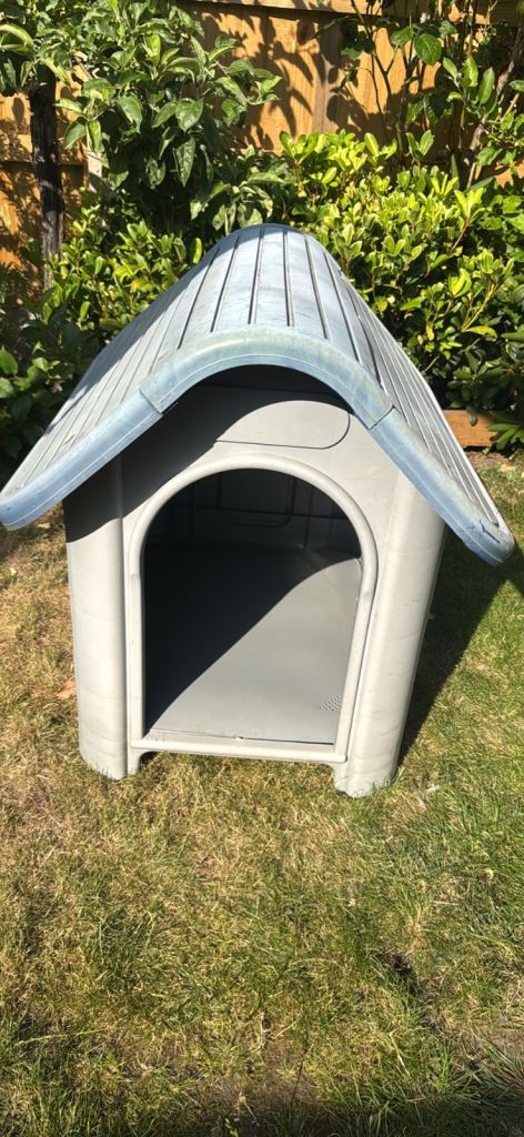 Small dog kennel, good condition 