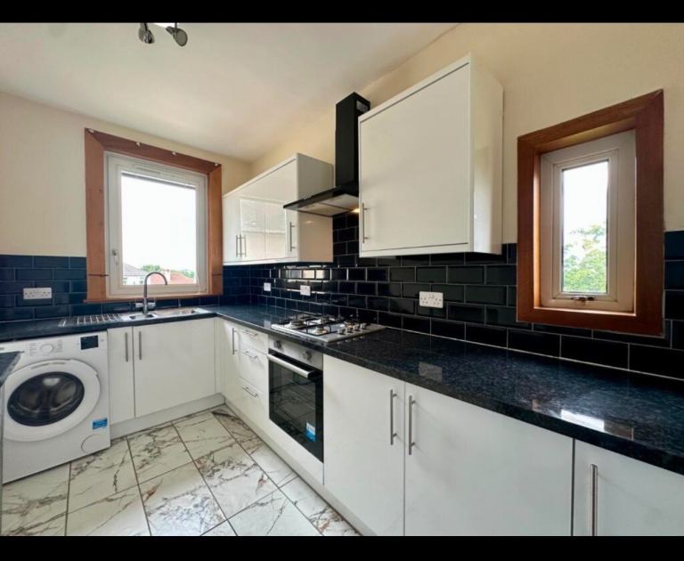 Upper cottage flat in Mosspark £1,300