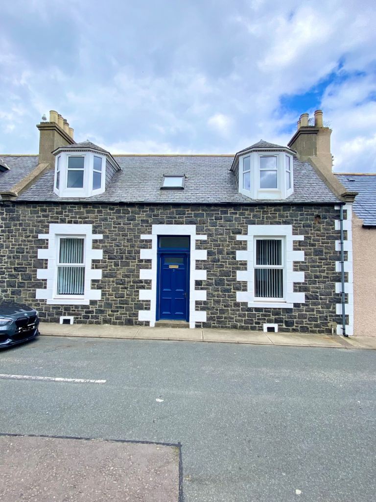 Newly refurbished 4 bed home in seaside town of Macduff.