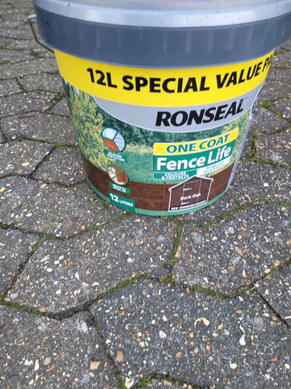 2x 12litre and 1 x 5lttub and a 5lt of onsea Dark Oak Fence life