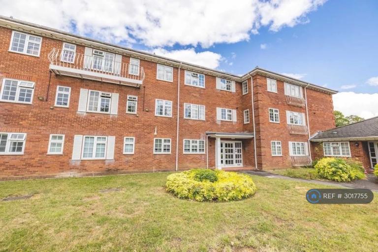 2 bedroom flat in Hillmead Court, Taplow, SL6 (2 bed) (#3017755)
