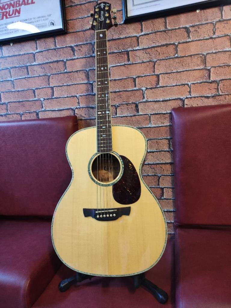 Crafter T035/N Acoustic Guitar with Fitted Gig Bag.
