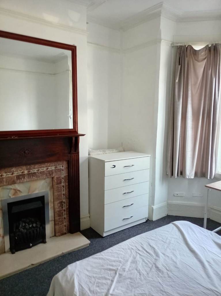 Double room available- cemetery junction 