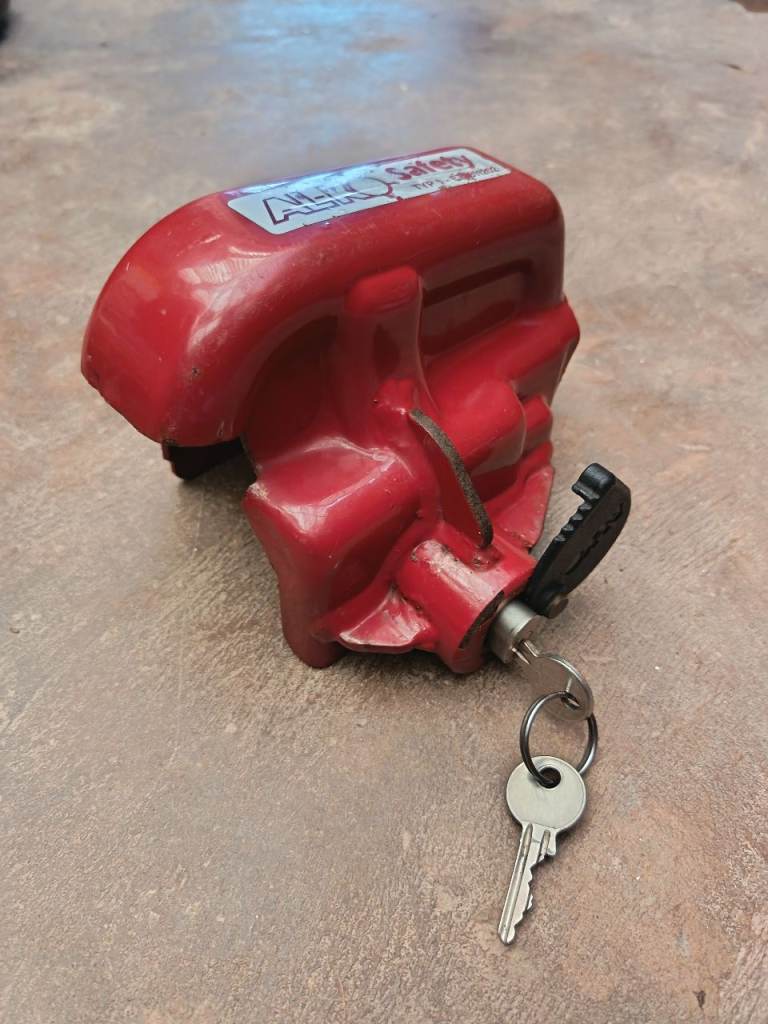 AL-KO TYPE 1 CARAVAN HITCH LOCK. 