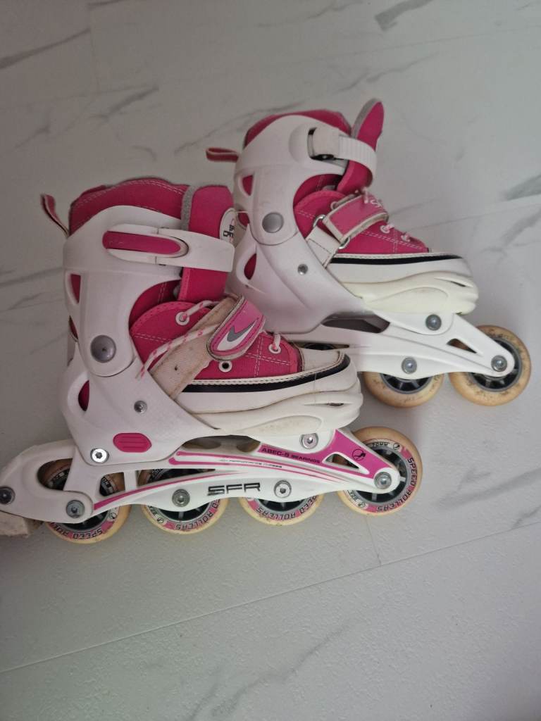 Roller skates 