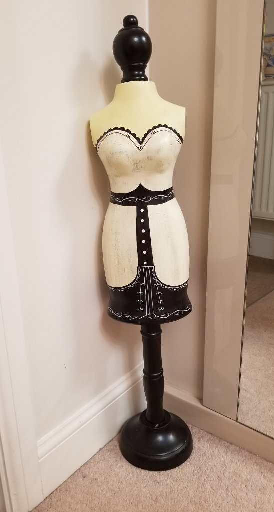32 INCH MANNEQUIN DECORATION (or 20 INCH removed from stand/base)
