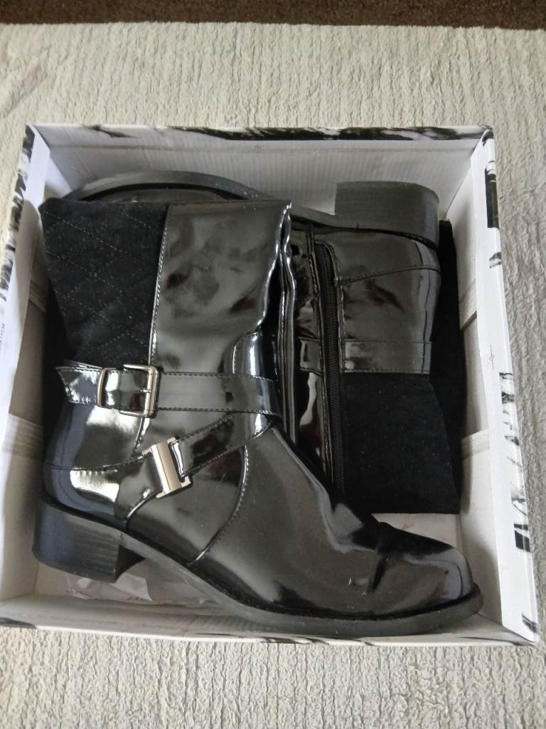 Ladies Imelda Black Patent Boots.