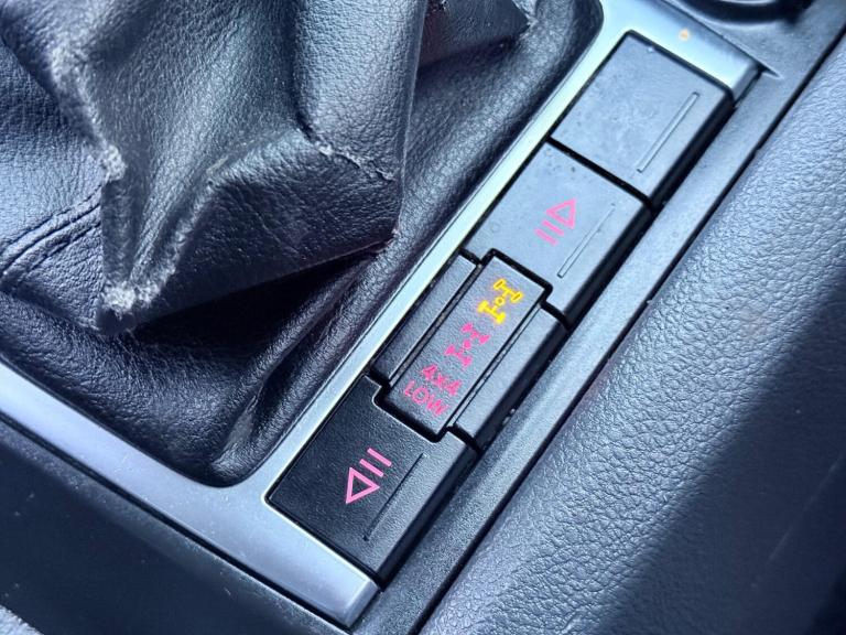 2015 Volkswagen Amarok D/Cab Pick Up Trendline 2.0 TDI 140 4MOTION Sel PICK UP DIESEL Manual