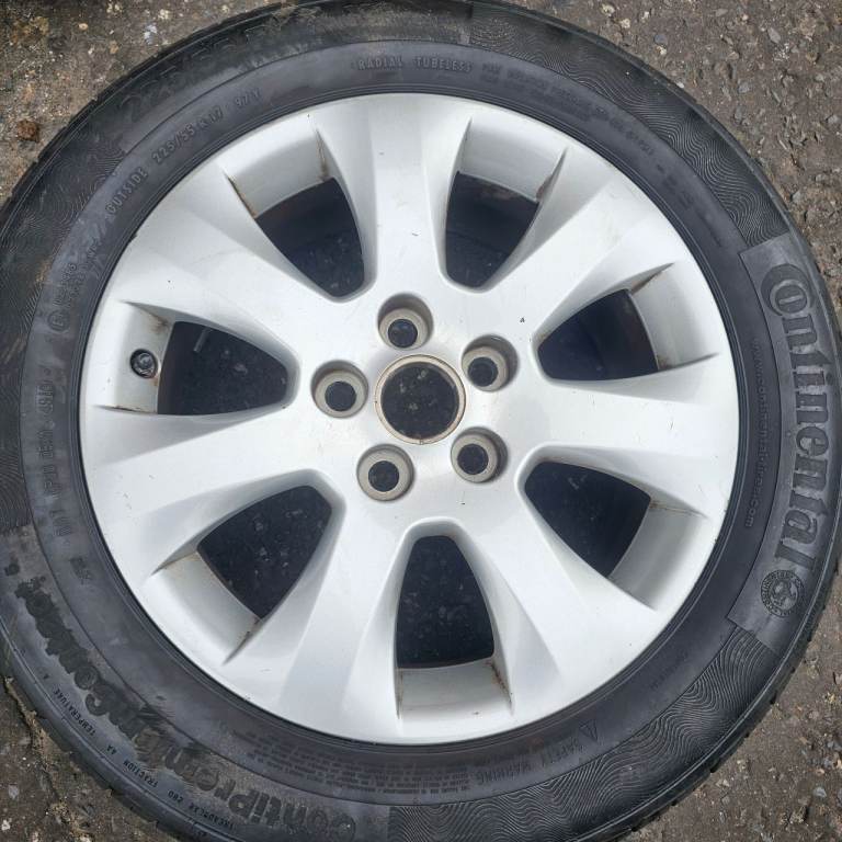 Full set insignia alloys wheel good condition very good tyres size 17 inch