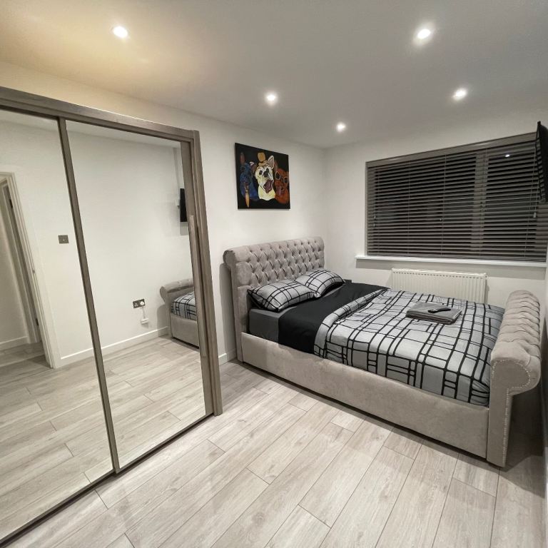 Double room to rent £ 620 per month bills inc 