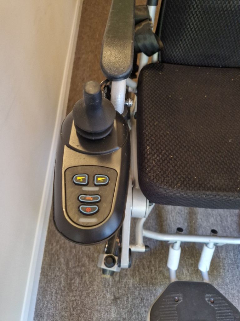 Electric wheelchair