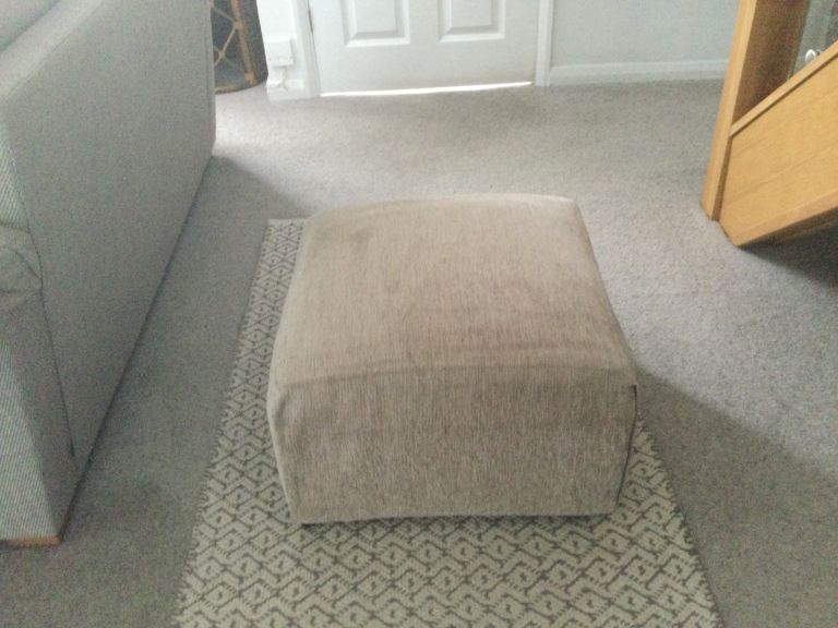 Foot stool on carstors 