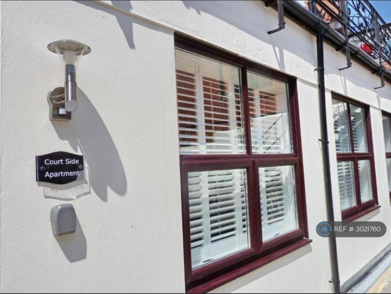 2 bedroom flat in Castle Road, Southsea, PO5 (2 bed) (#3021760)