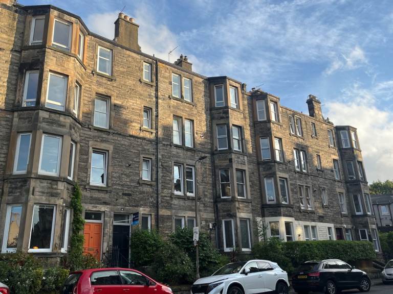 Meadowbank - 2 bedroom flat - Fully Furnished - Bright & Sunny