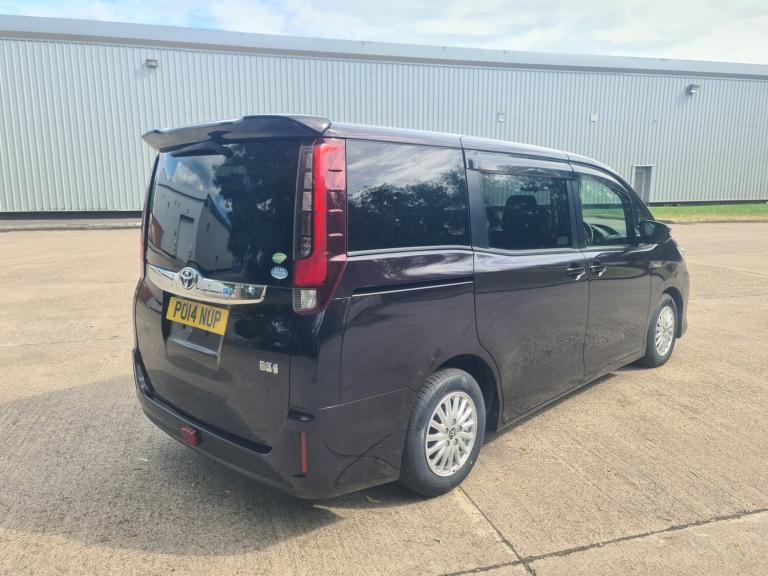 2014 Toyota Noah 7 seats ULEZ AUTO MPV Hybrid Electric Automatic