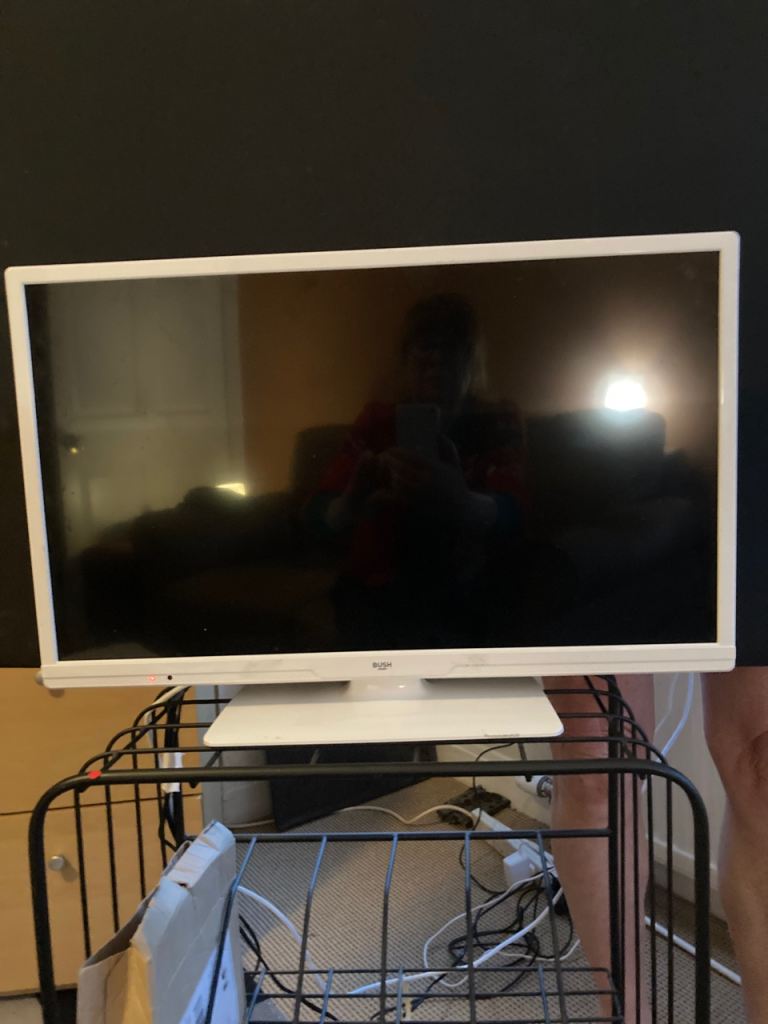 Bush Smart TV/DVD Combo 24"