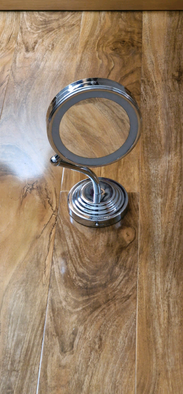 Revlon light up a magnifying mirror doubled, sided 