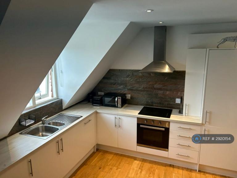 1 bedroom flat in Hill Street, Tunbridge Wells, TN1 (1 bed) (#2920154)