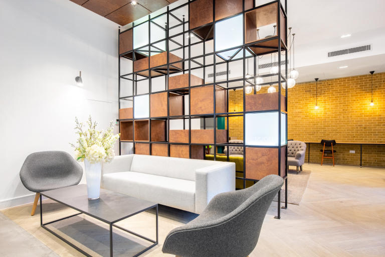 Kensington - W148TS \ Extra-Large Office with Space for Up to 15 Desks