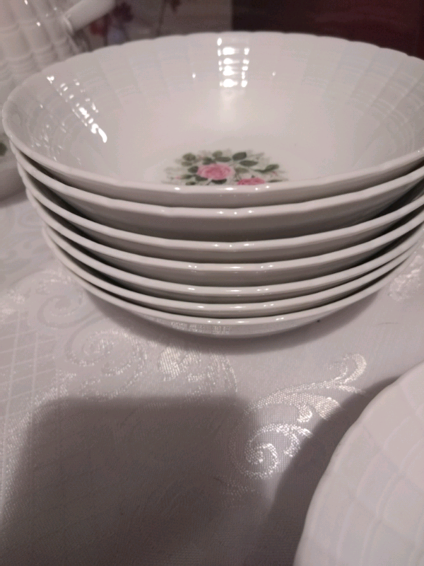 HutschenreutherLucina Rosina Dinner Service 