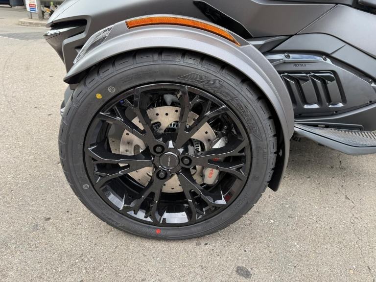 2025 Can-Am Spyder RT Limited 1330cc 6 speed semiauto trike Carbon Black