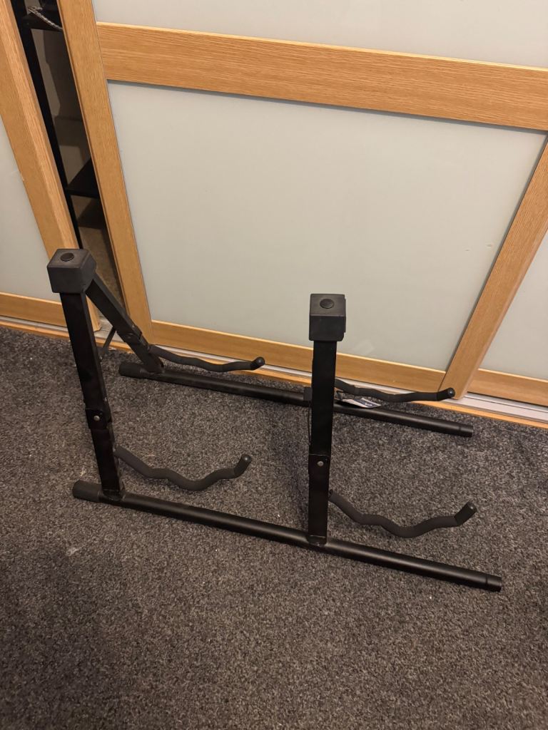 Double guitar stand 