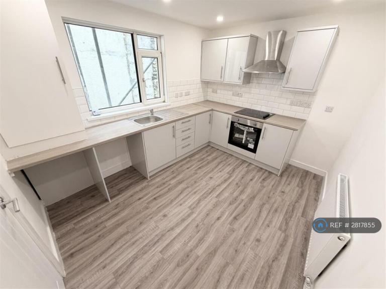 3 bedroom house in Pentreguinea Road, Swansea, SA1 (3 bed) (#2817855)