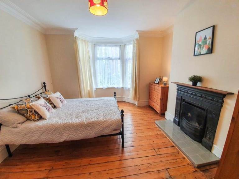 Spacious Double room to rent! All bills included. Near Rugby Town Center. Available 17 April 2026.