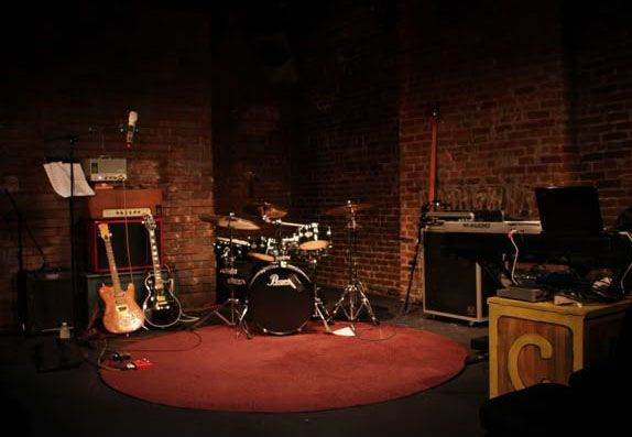 Hi, Rhythm guitar bv's looking to join Country band, established or early stages. 
