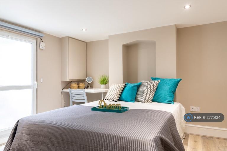 1 bedroom in St. Pauls Road, Cheltenham, GL50 (#2775134)