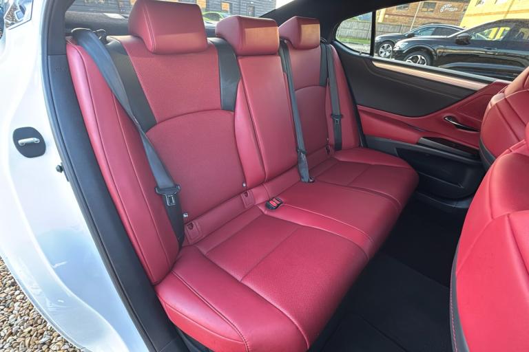  Lexus Es 2.5 300h F Sport Saloon 4dr Petrol Hybrid E CVT Euro 6 s/s 218 Ps