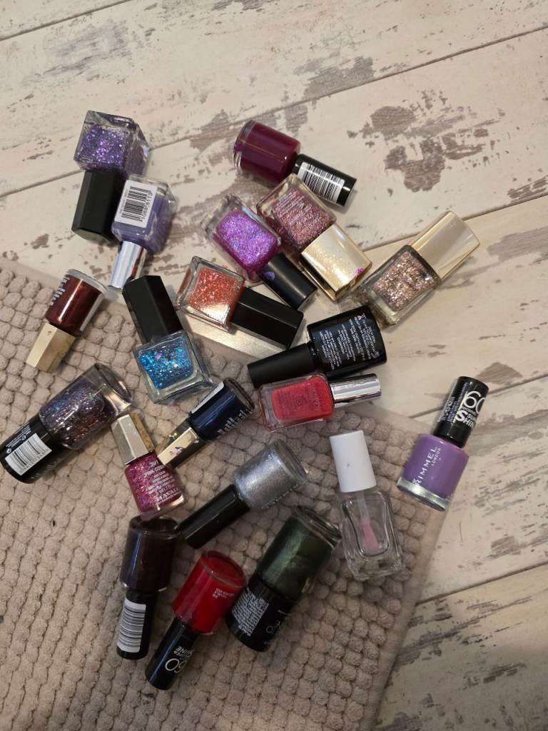 Nail polishes with bag free
