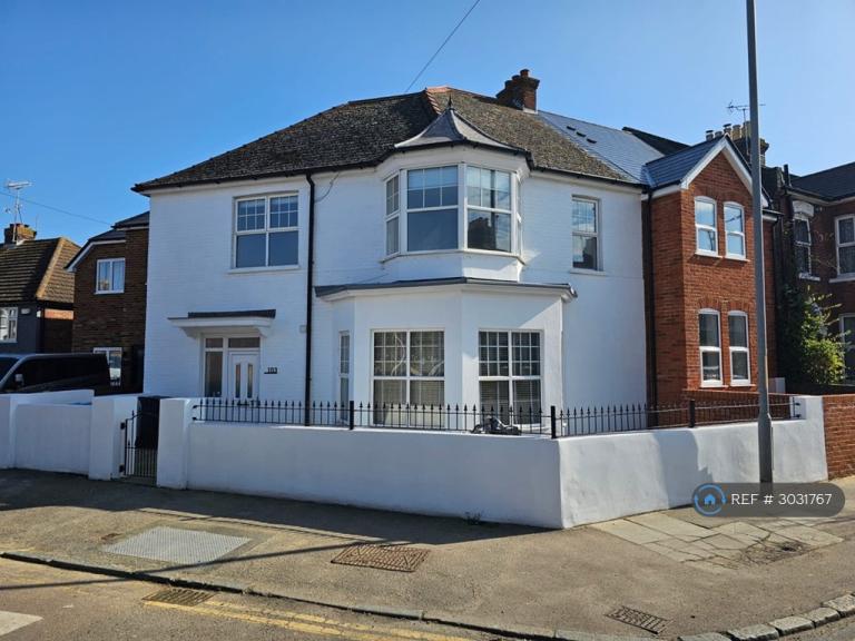 3 bedroom flat in Grange Road, Ramsgate, CT11 (3 bed) (#3031767)