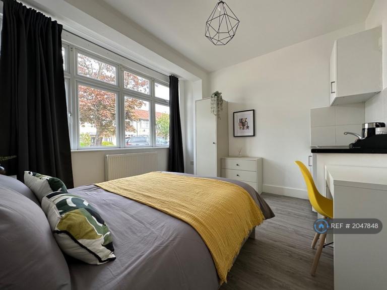 1 bedroom in Braeside Road, London, SW16 (#2047848)