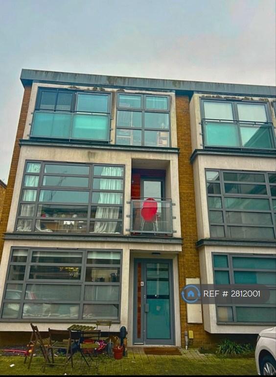 3 bedroom flat in Tanners Yard, London, E2 (3 bed) (#2812001)