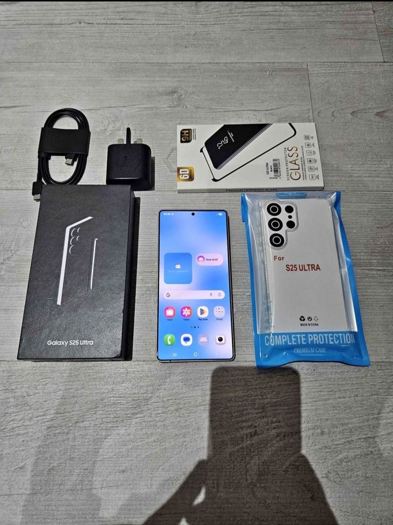 Samsung S25 Ultra 5G Bundle 256GB Unlocked White Dual Sim 