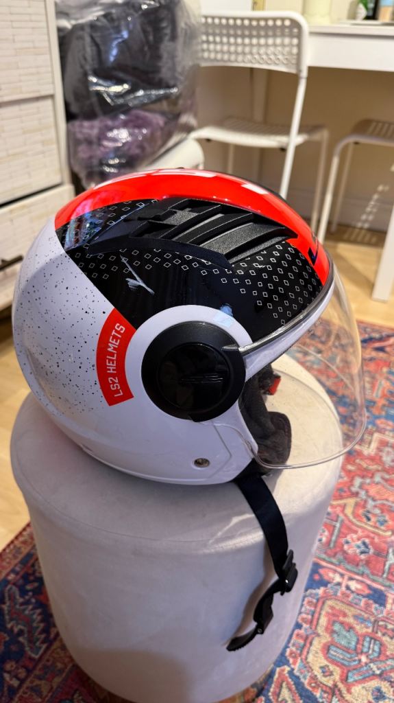 LS2 Airflow Motorcycle Helmet – Size M 