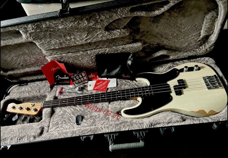 Fender Mike Dirnt Roadworn signature Precision Bass